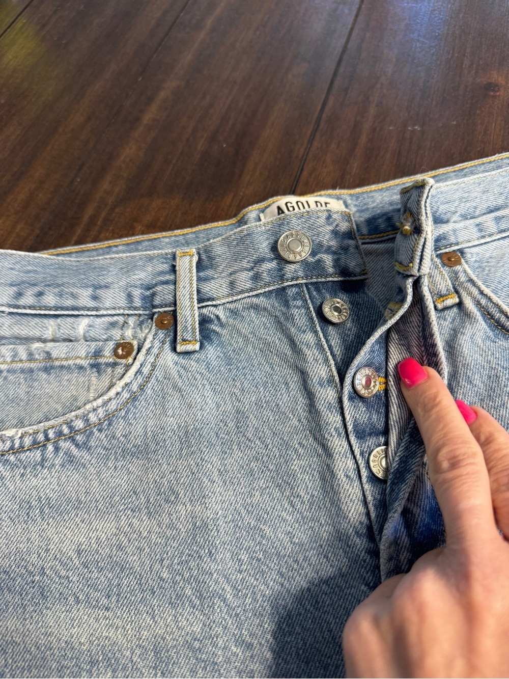 AGOLDE Parker Distressed Denim Shorts S 27 Light Wash High Rise Frayed Hem Short - Picture 10 of 13